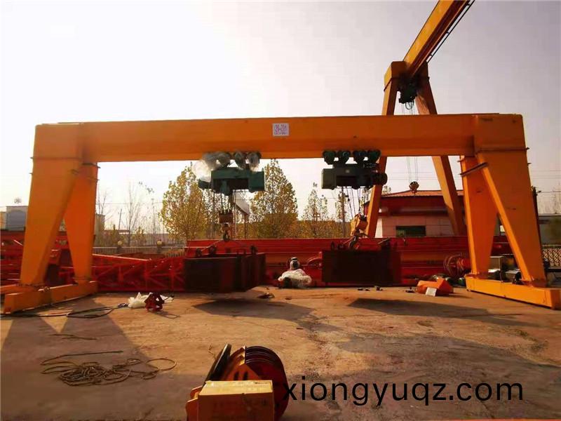 門式(shi)起重機